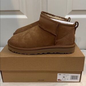 NWT. UGG Womens Chestnut Classic Ultra Mini Boot Size 6